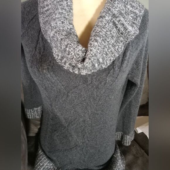 Gray Knit Cowl Turtleneck Sweater with Patterned Torso - Picture 3 of 5